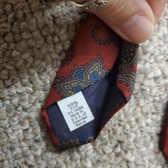 100% Silk Paisley Tie made in the USA - Picture 3 of 5